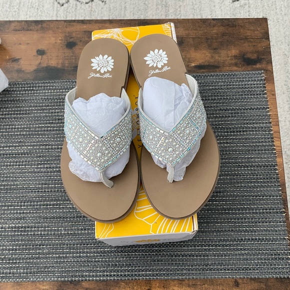 Yellow box Delana white beaded flip flop, leather upper, size 7 1/2, NWB. - Picture 1 of 10